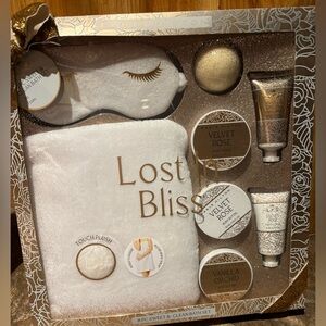 Paris Hilton Lost in Bliss Bath set 8 piece-nwt